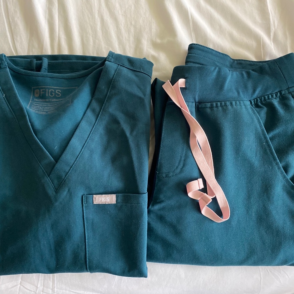 CARIBBEAN BLUE FIGS Set: Size SMALL - Catarina One-Pocket Top & Zamora Jogger